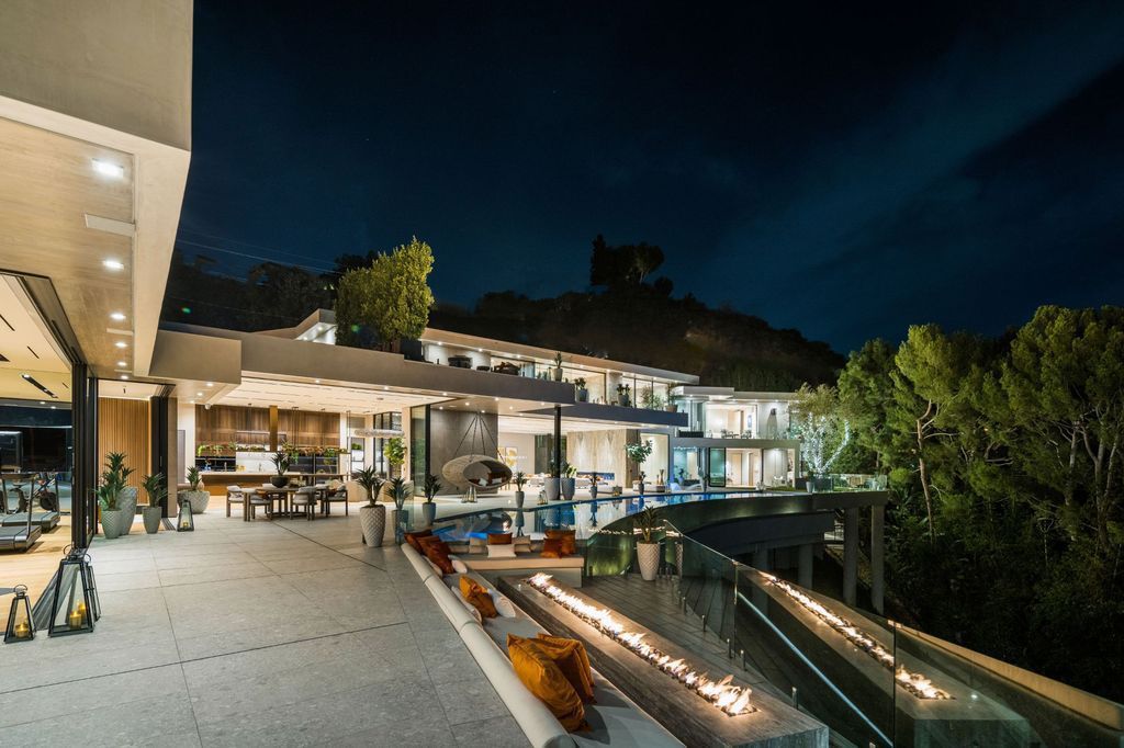 Brand-New-Mega-Mansion-in-Los-Angeles-with-Endless-Views-hits-Market-for-77000000-8