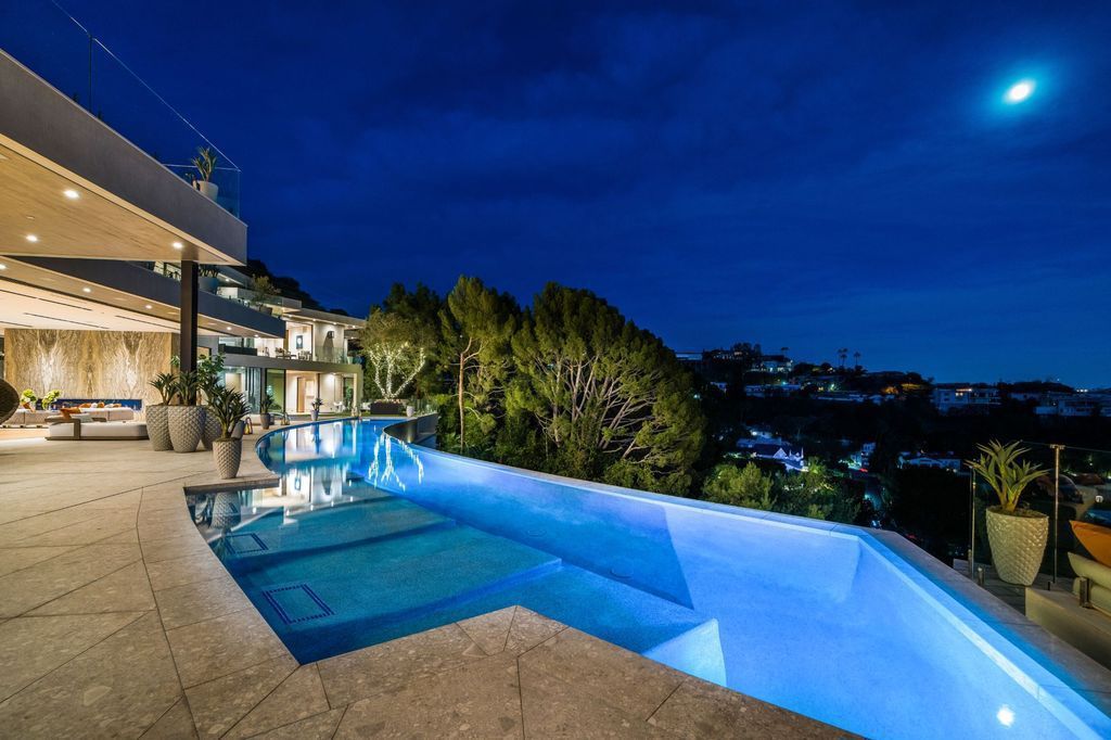 Brand-New-Mega-Mansion-in-Los-Angeles-with-Endless-Views-hits-Market-for-77000000-9