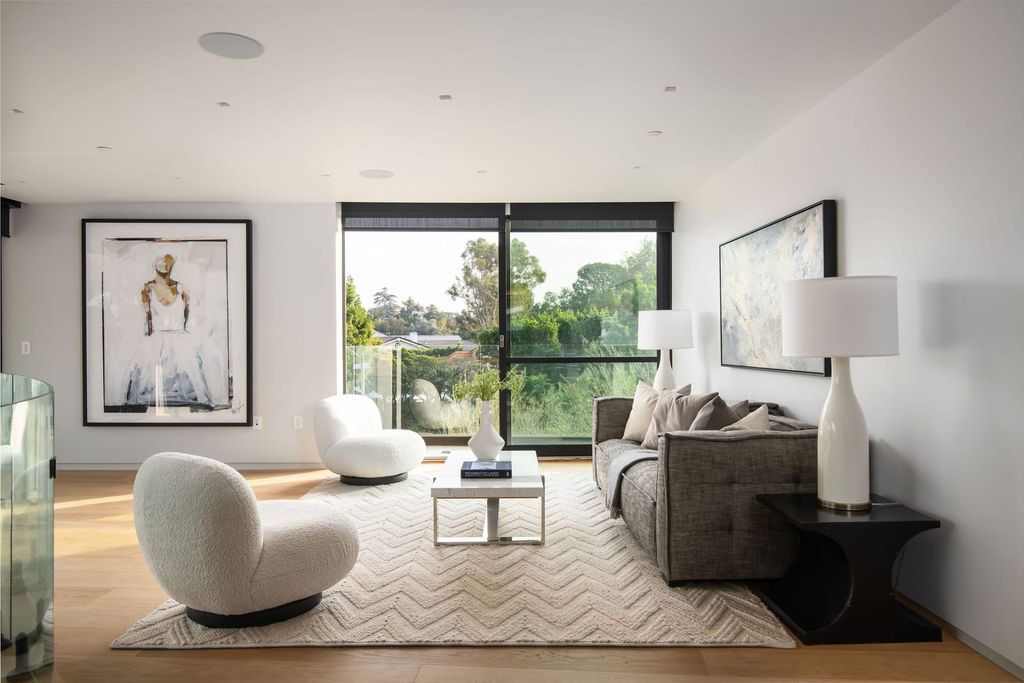 Brand-New-Modern-Home-on-one-of-the-most-Prestigious-Streets-in-Beverly-Hills-hits-Market-for-26900000-15