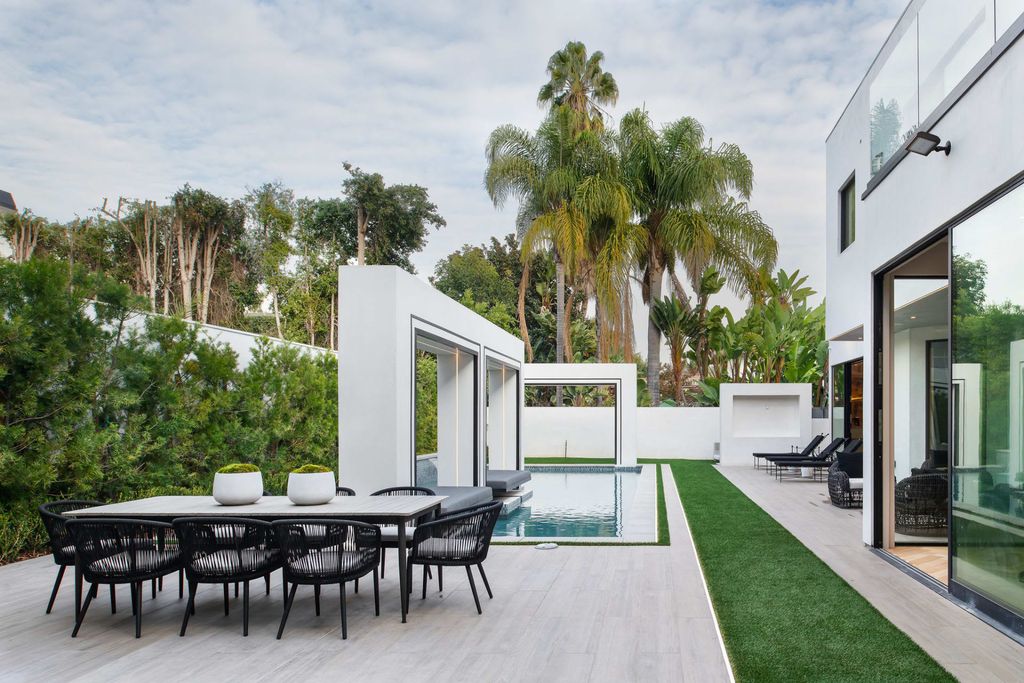 Brand-New-Modern-Home-on-one-of-the-most-Prestigious-Streets-in-Beverly-Hills-hits-Market-for-26900000-25