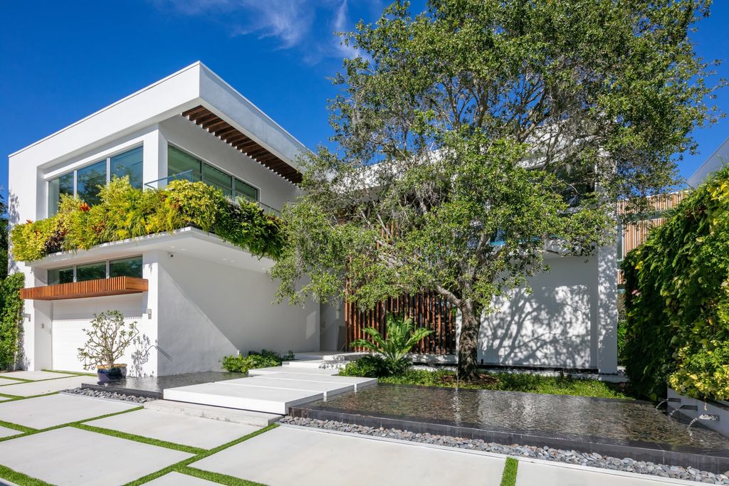 Brand-New-Sleek-Contemporary-Home-in-Fort-Lauderdale-hits-Market-for-16395000-11