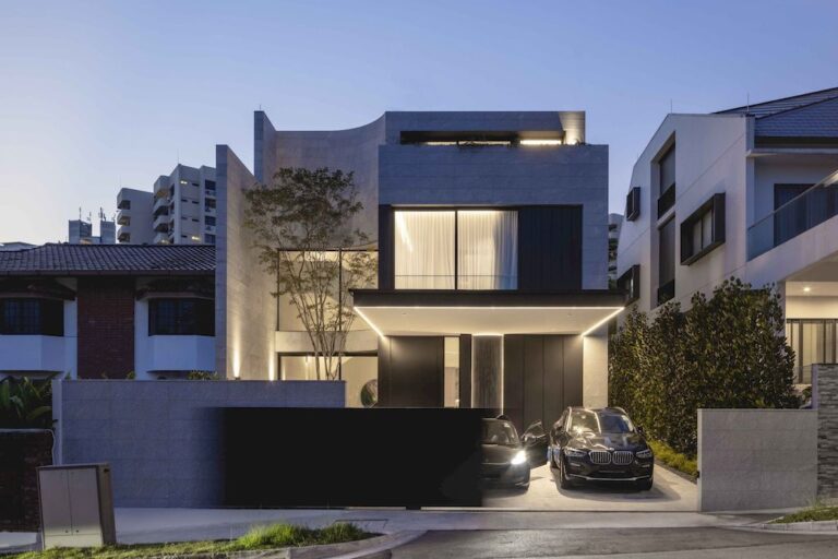 Chord House, a Unique Design with Curved Courtyard by Ming Architects