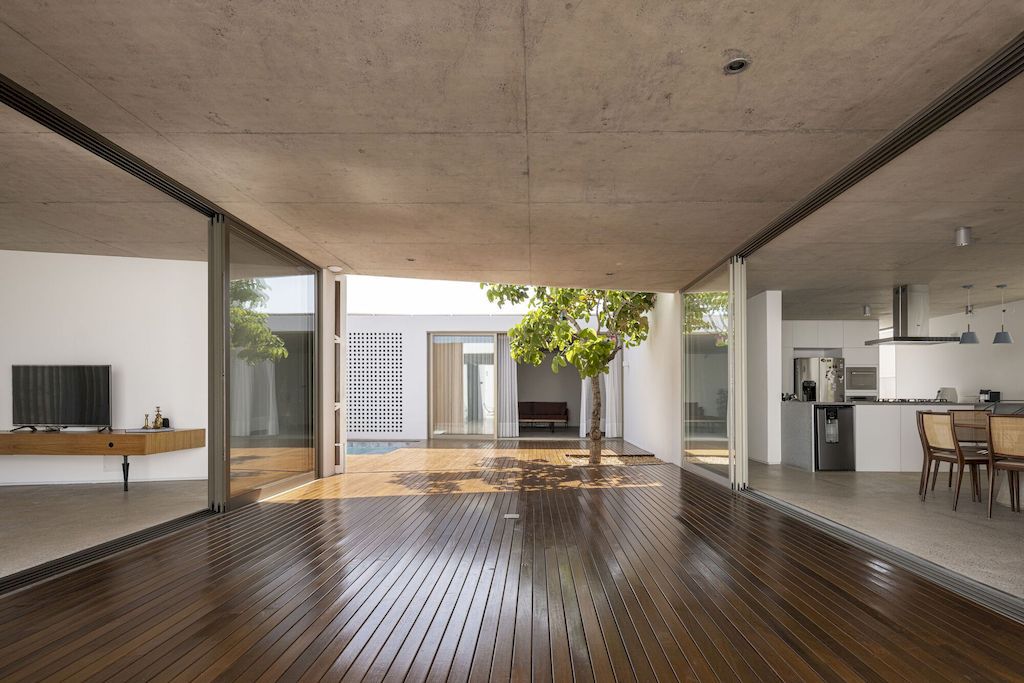 Couri House, Elegant single-story one by ARQBR Arquitetura e Urbanismo