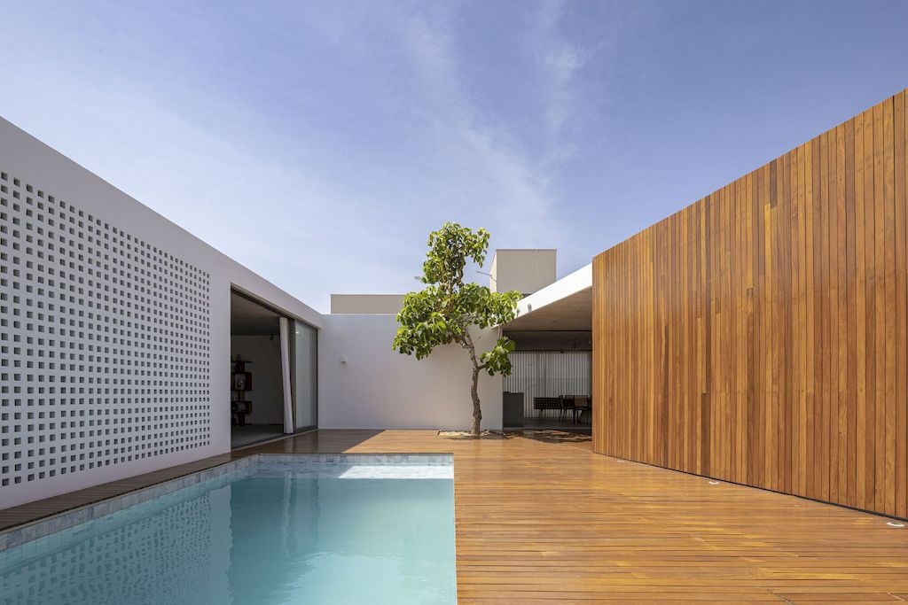 Couri House, Elegant single-story one by ARQBR Arquitetura e Urbanismo