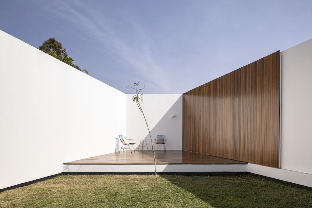 Couri House, Elegant single-story one by ARQBR Arquitetura e Urbanismo