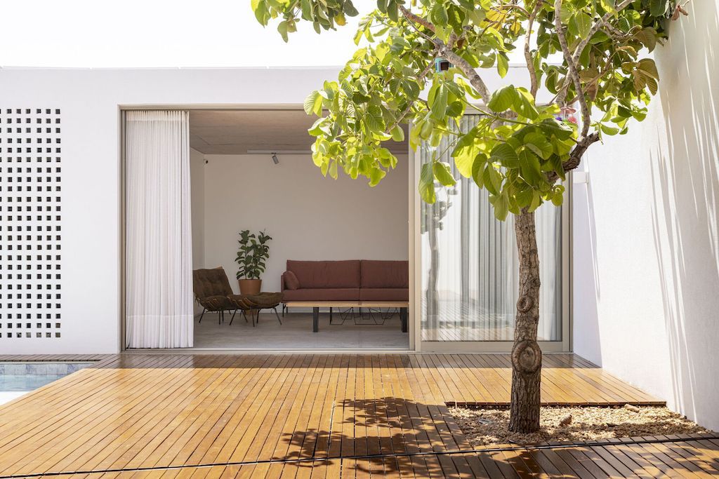 Couri House, Elegant single-story one by ARQBR Arquitetura e Urbanismo