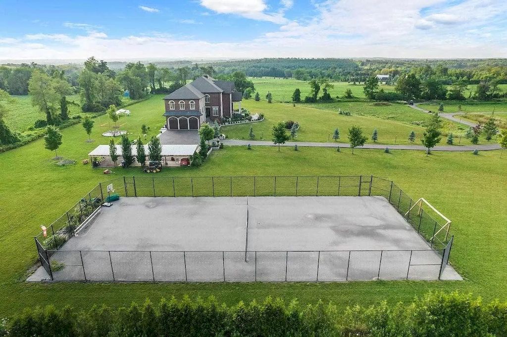 The European Style Mansion in Ontario is a luxurious home now available for sale. This home located at 17196 Shaws Creek Rd, Caledon, ON L7K 0E8, Canada