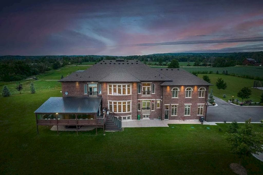 The European Style Mansion in Ontario is a luxurious home now available for sale. This home located at 17196 Shaws Creek Rd, Caledon, ON L7K 0E8, Canada