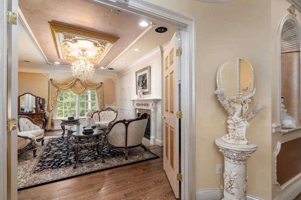 Elegant-Baroque-Mansion-Creates-Your-Own-Privacy-in-Virginia-Priced-at-4750000-19