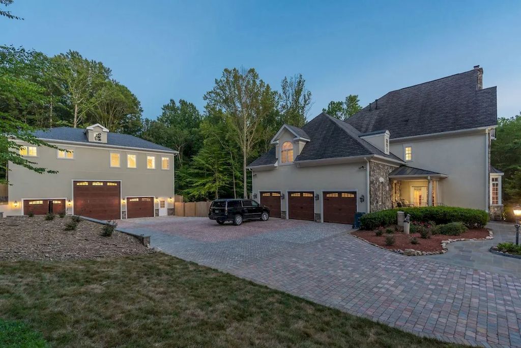 The Home in Virginia is an opulent four-floor home, fully fenced, and equipped with smart technology now available for sale. This home located at 12792 Yates Ford Rd, Clifton, Virginia; offering 07 bedrooms and 13 bathrooms with 16,600 square feet of living spaces. 