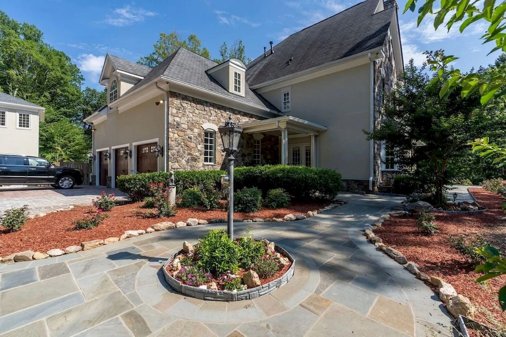 The Home in Virginia is an opulent four-floor home, fully fenced, and equipped with smart technology now available for sale. This home located at 12792 Yates Ford Rd, Clifton, Virginia; offering 07 bedrooms and 13 bathrooms with 16,600 square feet of living spaces. 