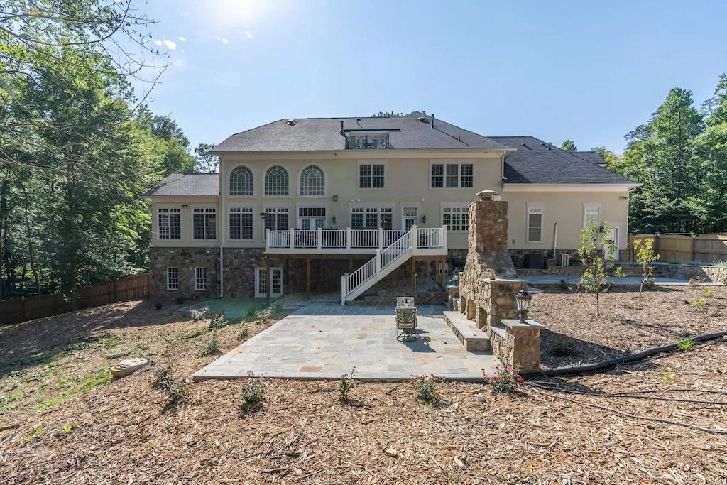 The Home in Virginia is an opulent four-floor home, fully fenced, and equipped with smart technology now available for sale. This home located at 12792 Yates Ford Rd, Clifton, Virginia; offering 07 bedrooms and 13 bathrooms with 16,600 square feet of living spaces. 