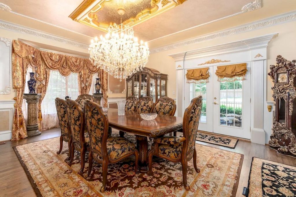 Elegant-Baroque-Mansion-Creates-Your-Own-Privacy-in-Virginia-Priced-at-4750000-7