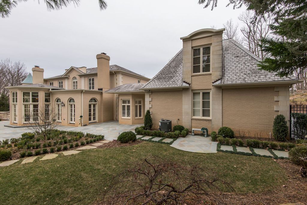 Elegant-Gated-Property-Enjoys-Landscaped-Grounds-and-Spectacular-Pool-in-Virginia-Listed-for-4350000-43