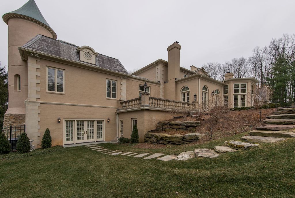 Elegant-Gated-Property-Enjoys-Landscaped-Grounds-and-Spectacular-Pool-in-Virginia-Listed-for-4350000-44