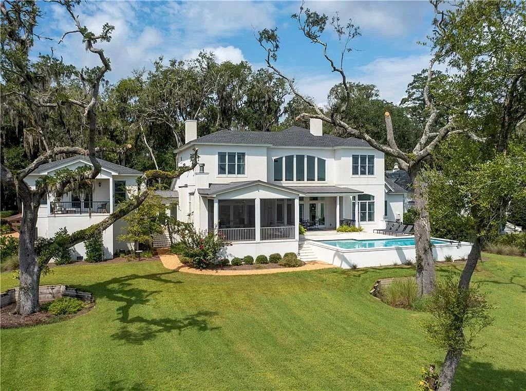 The Home in Georgia is a luxurious home which is well constructed under South Florida architecture influence now available for sale. This home located at 400 Hawkins Island Dr, Saint Simons Island, Georgia; offering 06 bedrooms and 06 bathrooms with 5,985 square feet of living spaces. 