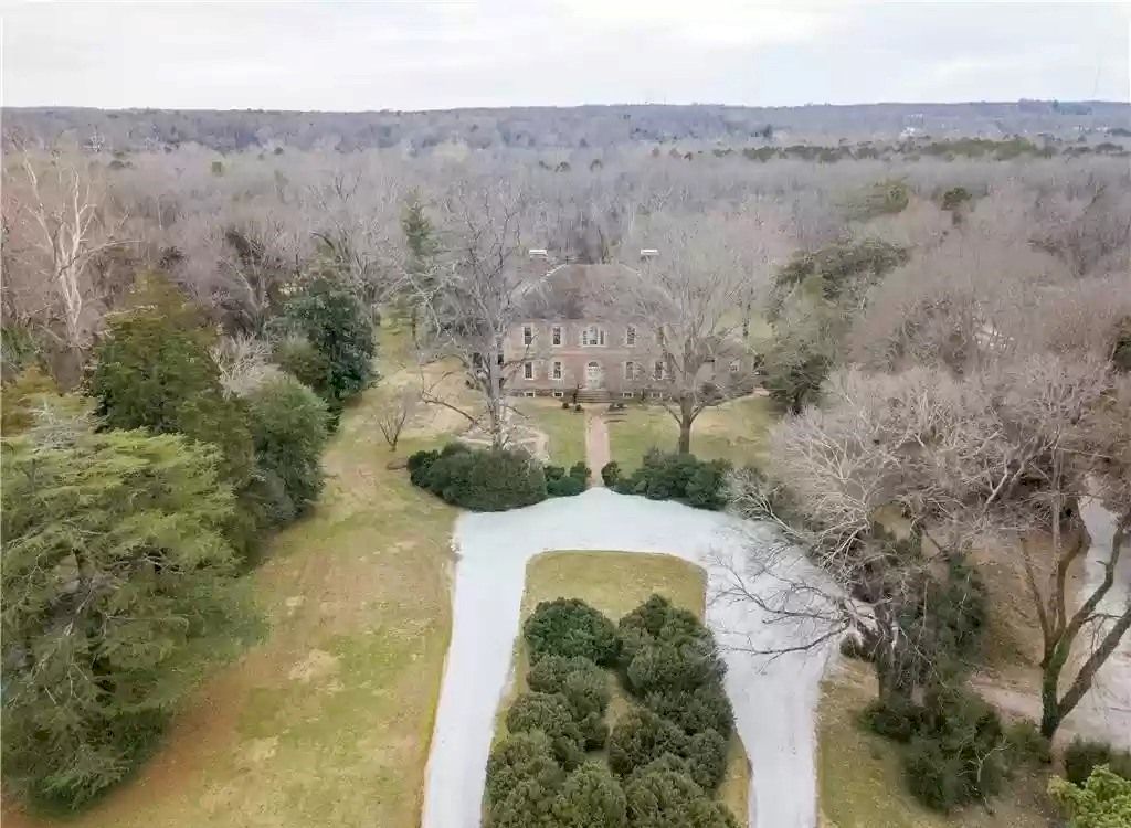 The Home in Virginia is a luxurious home sits on a beautiful land now available for sale. This home located at 211 Ross Rd, Henrico, Virginia; offering 05 bedrooms and 06 bathrooms with 8,346 square feet of living spaces. 