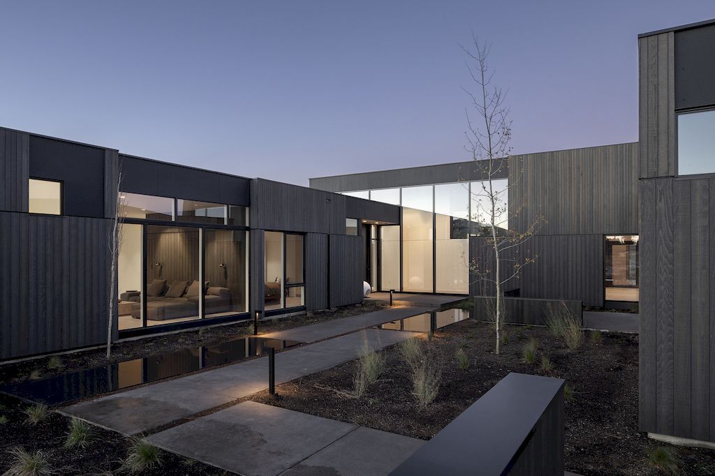 High Desert Residence in volcanic Oregon landscape by Hacker Architects