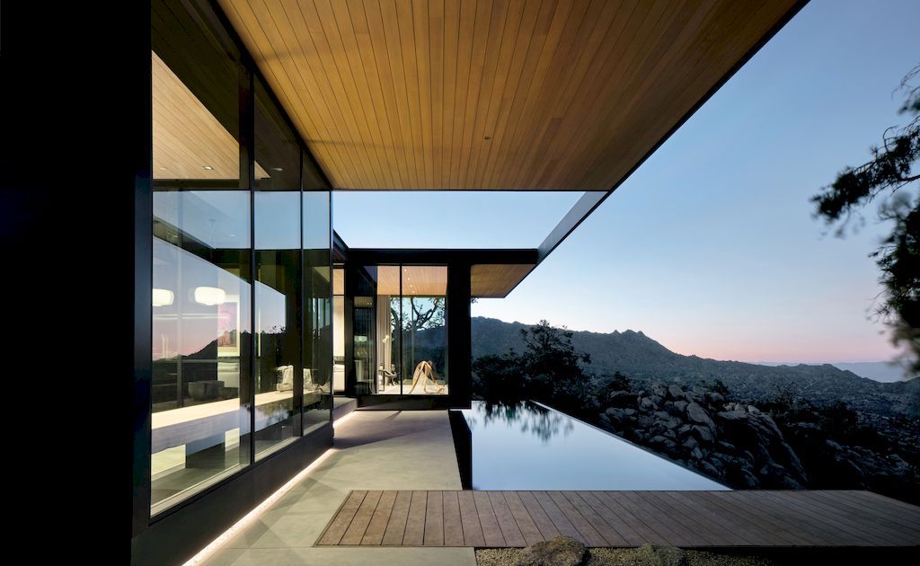 High-Desert-Retreat-Surrounded-by-Rocks-Trees-by-Aidlin-Darling-Design-10