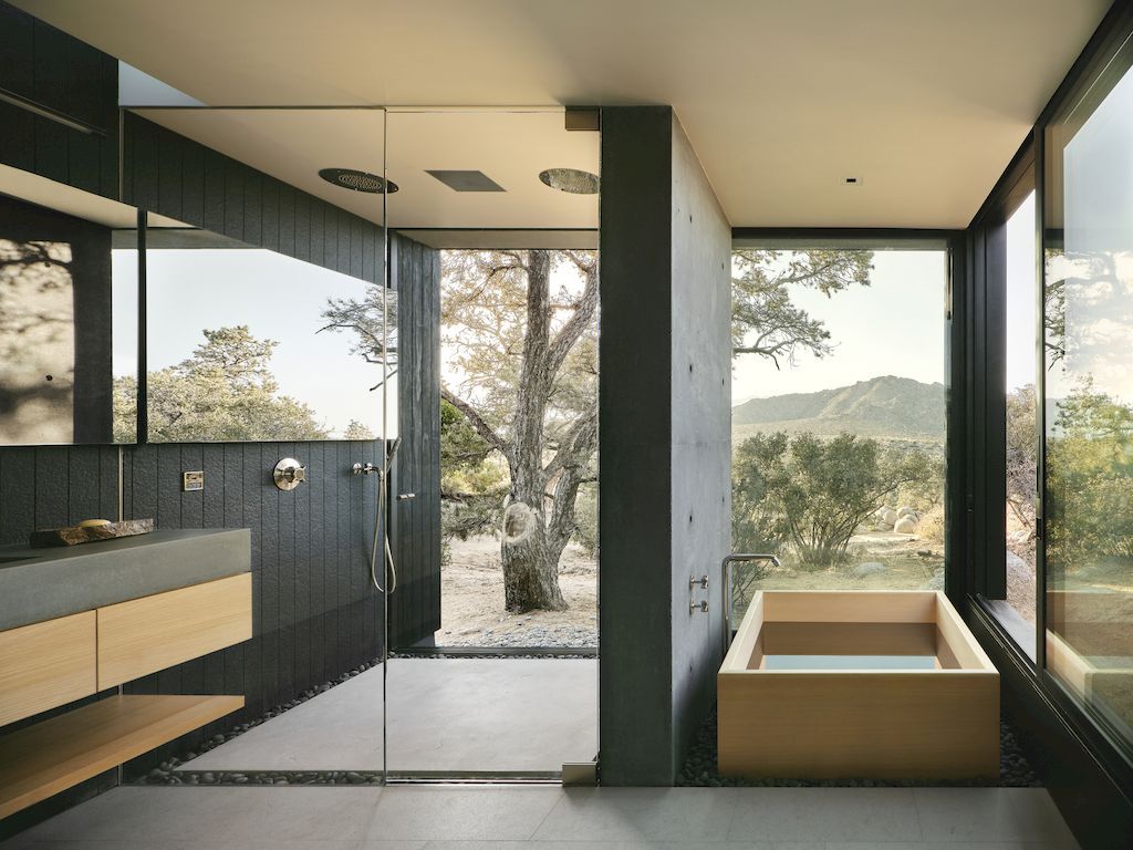 High-Desert-Retreat-Surrounded-by-Rocks-Trees-by-Aidlin-Darling-Design-11