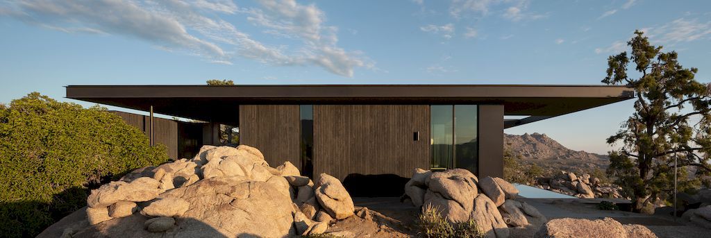 High-Desert-Retreat-Surrounded-by-Rocks-Trees-by-Aidlin-Darling-Design-12