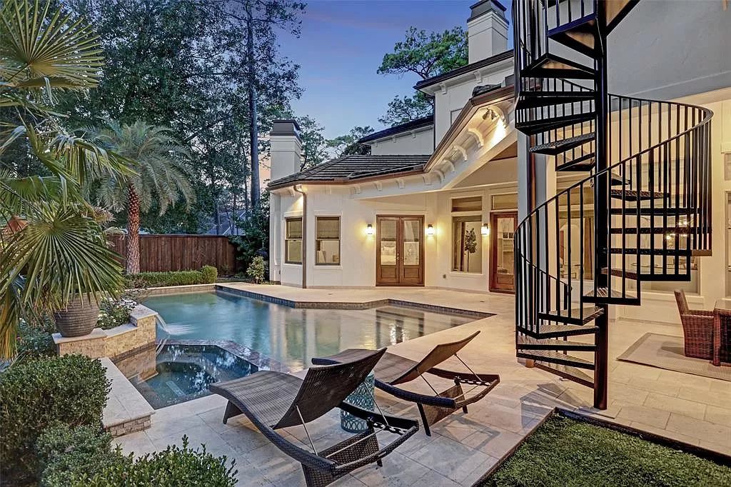 The Home in Houston is an Incredible residence with wonderful outdoor spaces including great pool, dining pavilion and summer kitchen now available for sale. This house located at 11719 Greenbay Dr, Houston, Texas