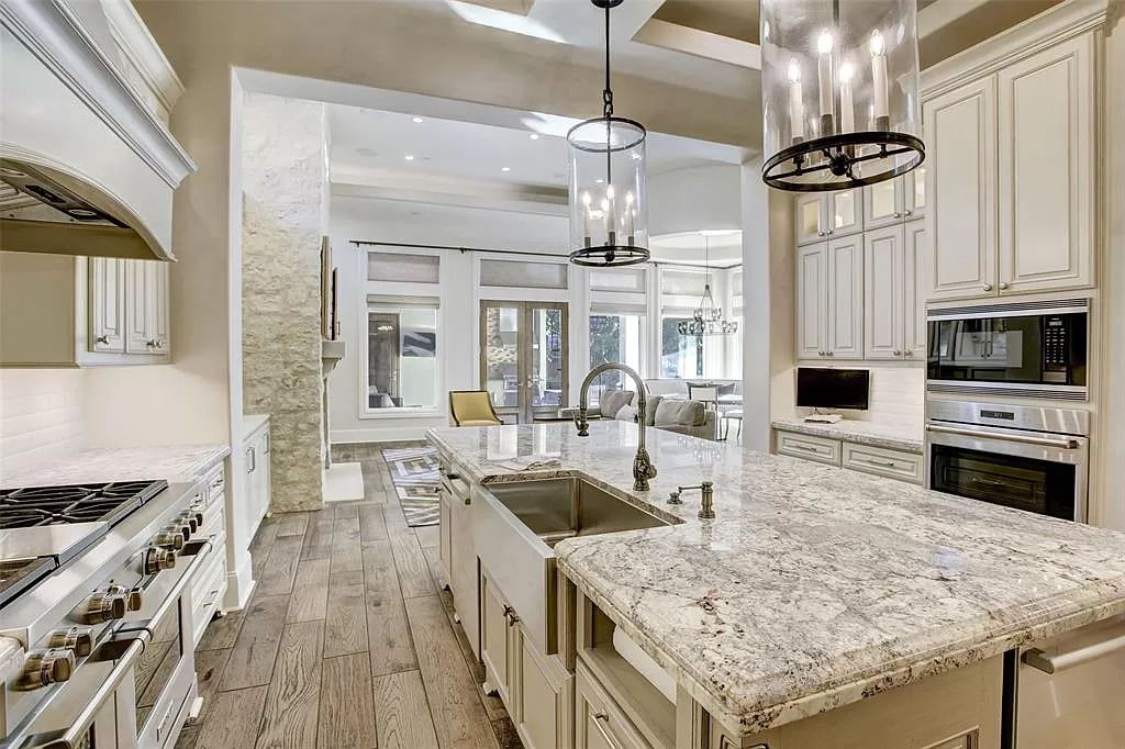 The Home in Houston is an Incredible residence with wonderful outdoor spaces including great pool, dining pavilion and summer kitchen now available for sale. This house located at 11719 Greenbay Dr, Houston, Texas
