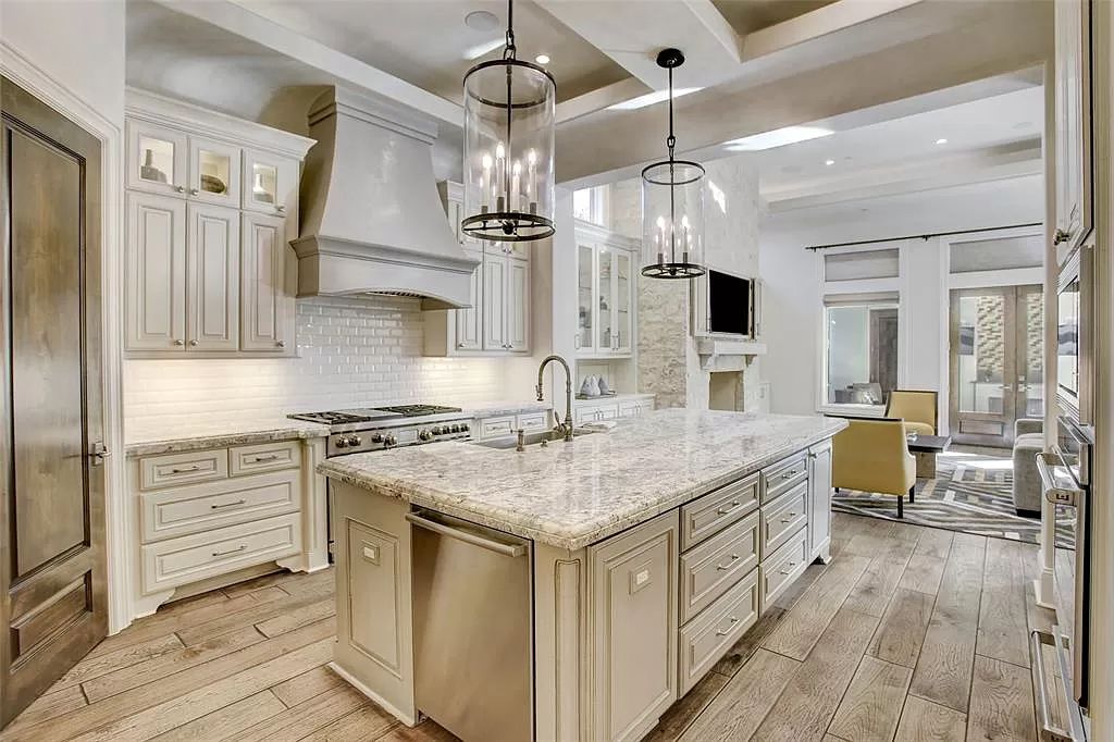 The Home in Houston is an Incredible residence with wonderful outdoor spaces including great pool, dining pavilion and summer kitchen now available for sale. This house located at 11719 Greenbay Dr, Houston, Texas