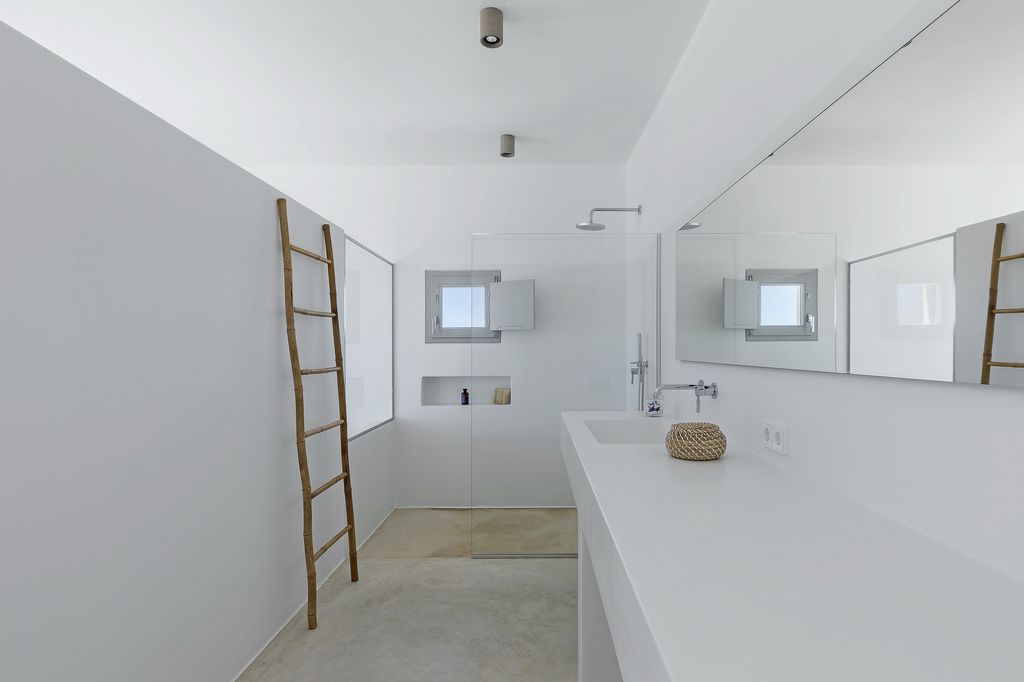 Kite house, Greek island home celebrate minimalist life by React Architects