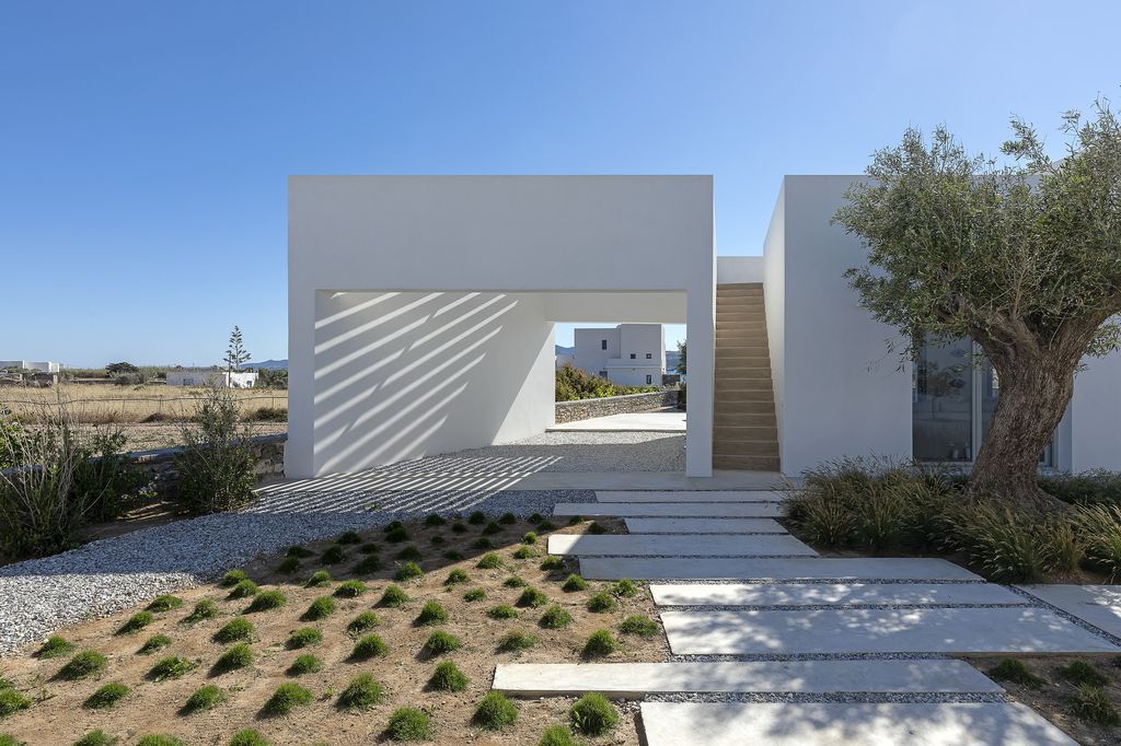 Kite house, Greek island home celebrate minimalist life by React Architects