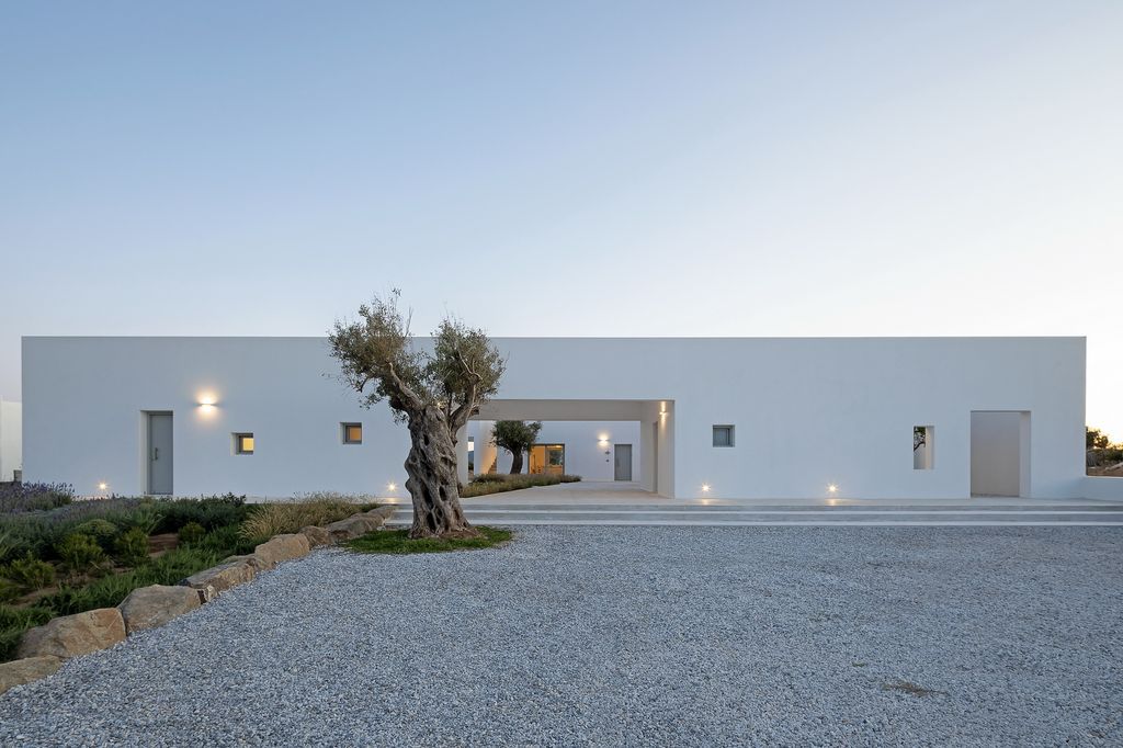 Kite house, Greek island home celebrate minimalist life by React Architects