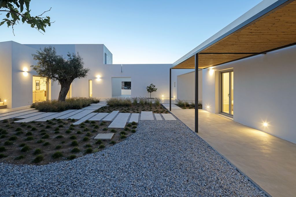 Kite house, Greek island home celebrate minimalist life by React Architects