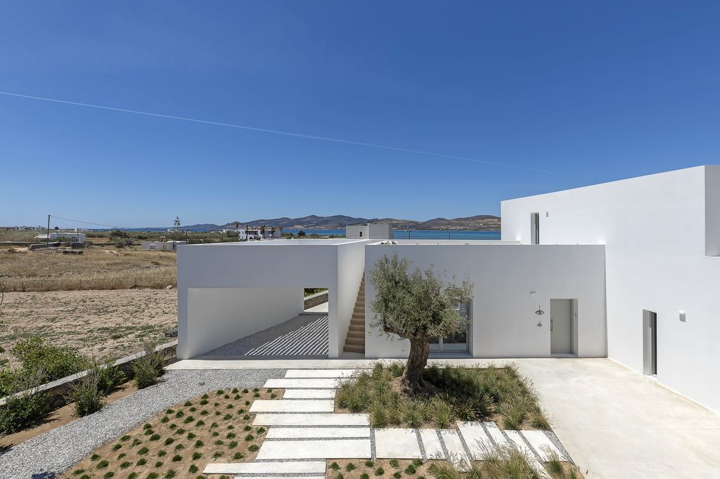 Kite house, Greek island home celebrate minimalist life by React Architects