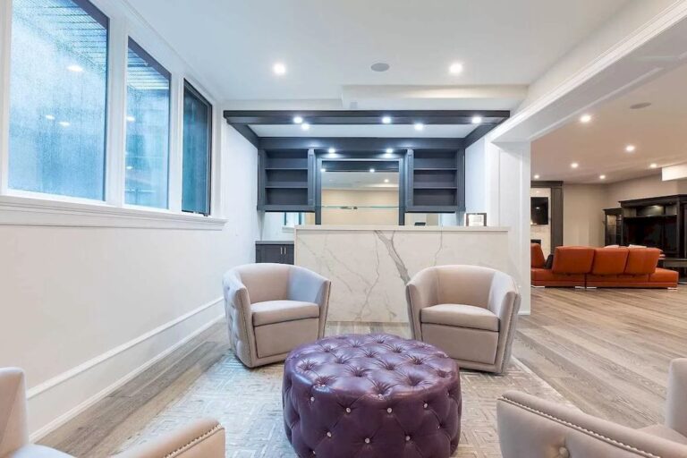 Magnificent Home In Desirable Lorne Park, Ontario Asks for C6,988,000