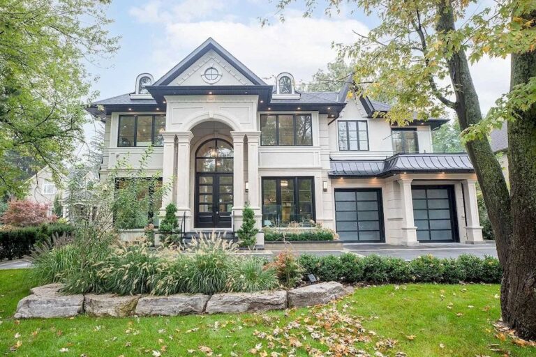 Magnificent Home In Desirable Lorne Park, Ontario Asks for C$6,988,000