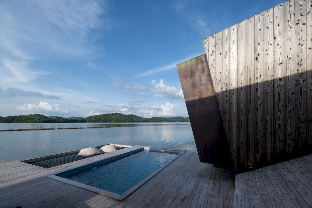 PLA2 house, a luxury raft for immersive water experience by Dersyn Studio