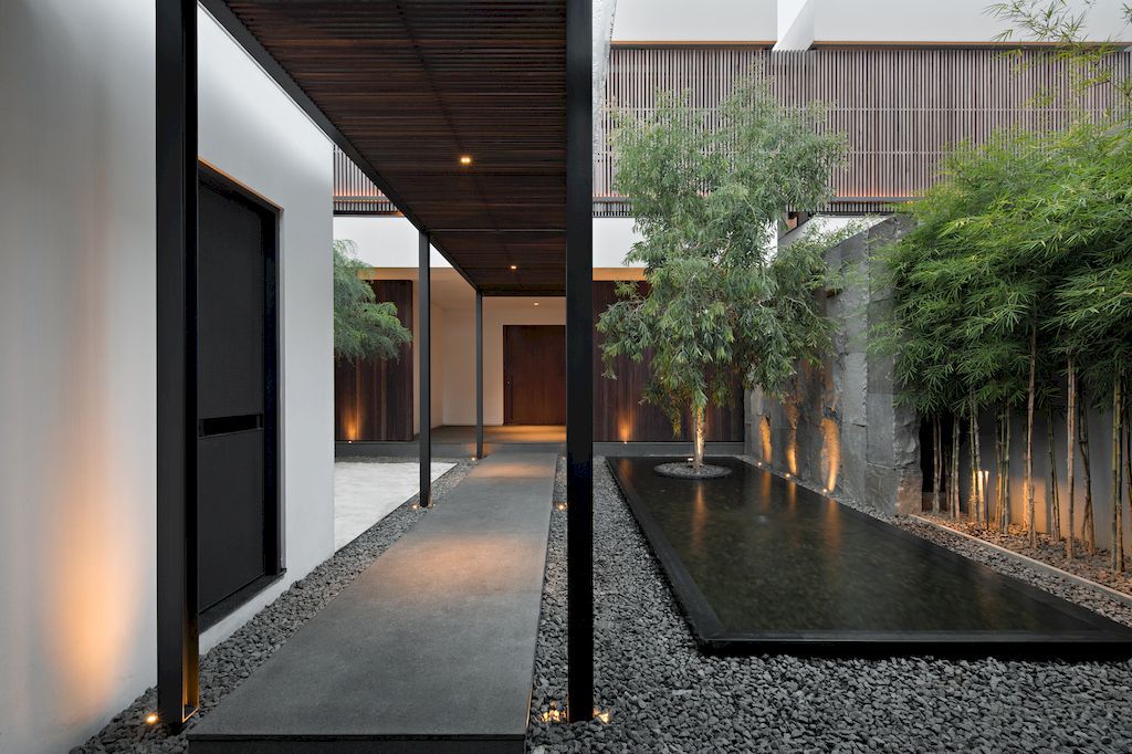 Palm-Street-House-Balances-Luxury-and-the-Nature-by-Pranala-Associates-8