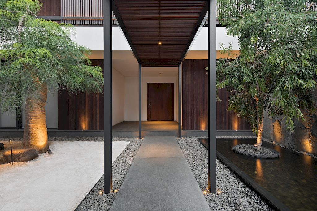 Palm-Street-House-Balances-Luxury-and-the-Nature-by-Pranala-Associates-9