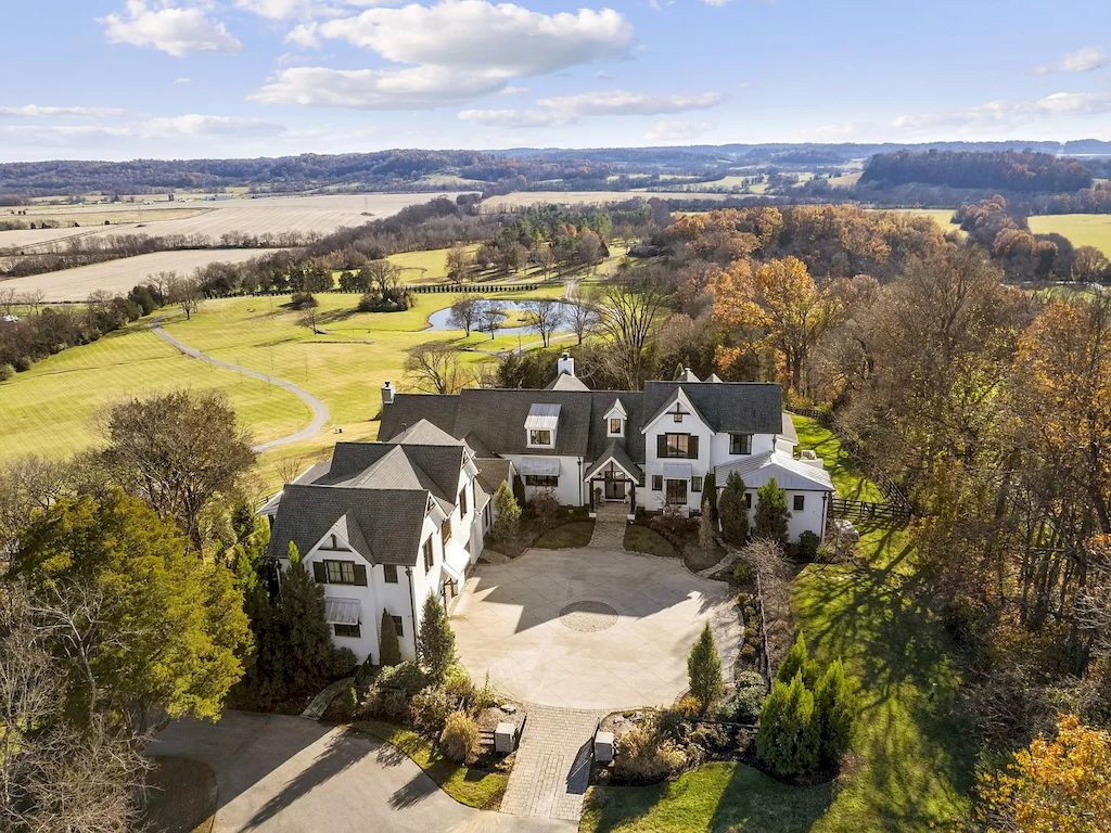 Quintessential-White-Farmhouse-with-Expansive-Hilltop-Views-in-Tennessee-Priced-at-7000000-17