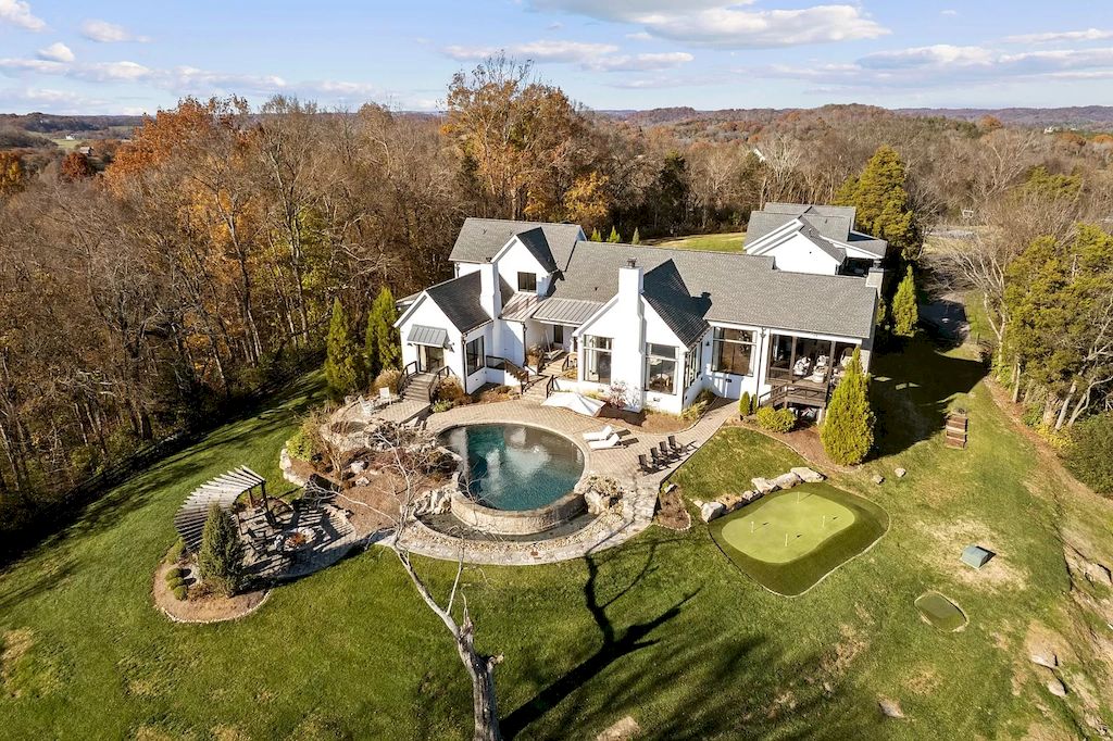 Quintessential-White-Farmhouse-with-Expansive-Hilltop-Views-in-Tennessee-Priced-at-7000000-5