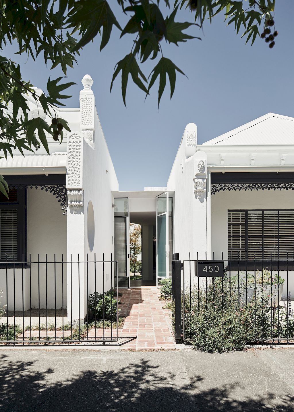 RaeRae-house-like-Stunning-mountain-range-by-Austin-Maynard-Architects-14