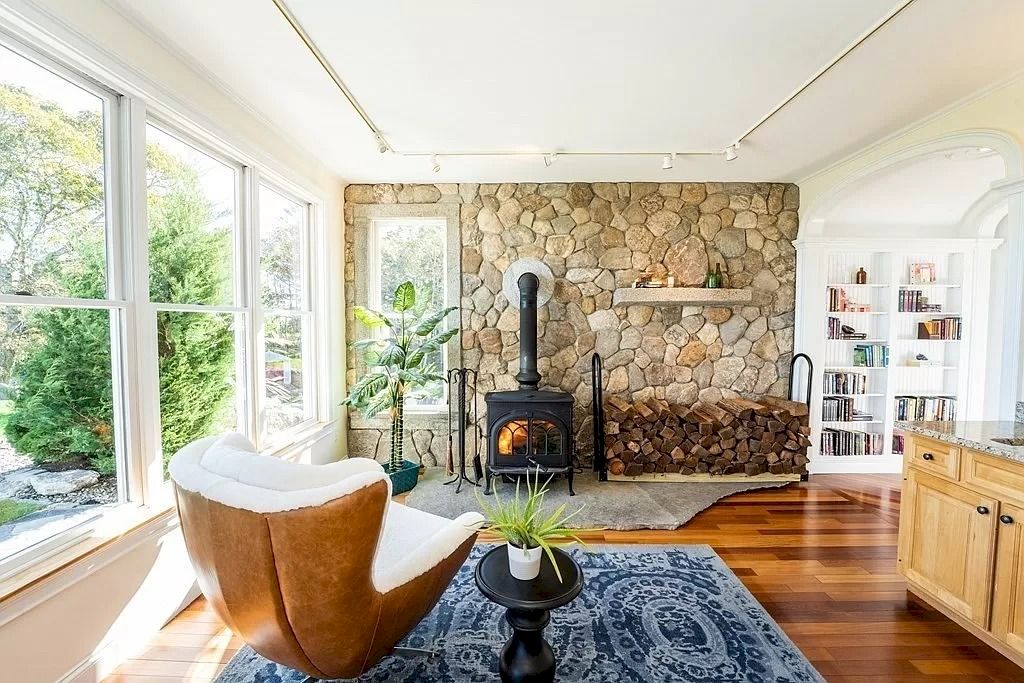 This living room features the natural stone wall as the focal point and background at the same time embracing the traditional fireplace. This combination brings the breath of time. For more vintage elements, you may add some plants to your room for the free-spirited vibe and remind us of the chill. The choice is yours. 