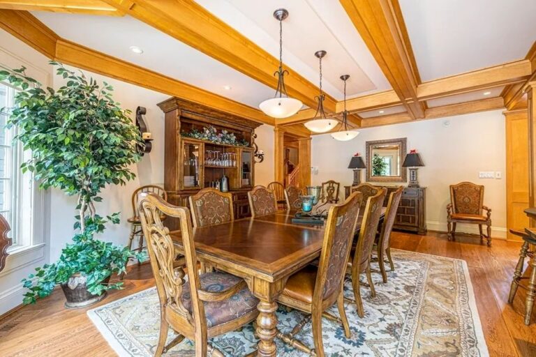 Remarkable Waterfront Property On Lake Simcoe, Ontario Asks for C6,500,000