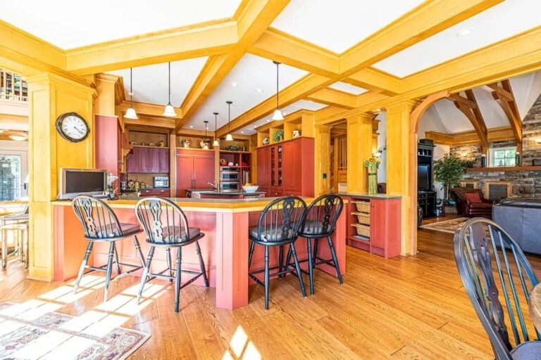 Remarkable Waterfront Property On Lake Simcoe, Ontario Asks for C6,500,000