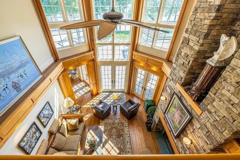 Remarkable Waterfront Property On Lake Simcoe, Ontario Asks for C6,500,000