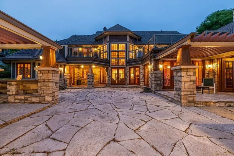 Remarkable Waterfront Property On Lake Simcoe, Ontario Asks for C6,500,000