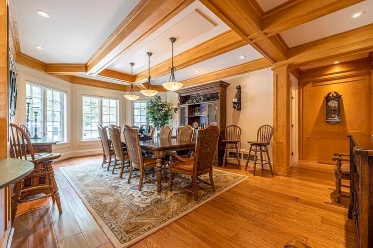 Remarkable Waterfront Property On Lake Simcoe, Ontario Asks for C6,500,000