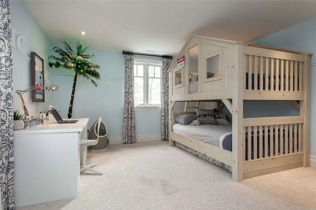 Choose pastel colors if you're unsure of how to style your guest bedroom. Consider a combination of cloud white, soft green, and smoke. Design your bunk bed to match the room's overall aesthetic, including any wicker furniture.