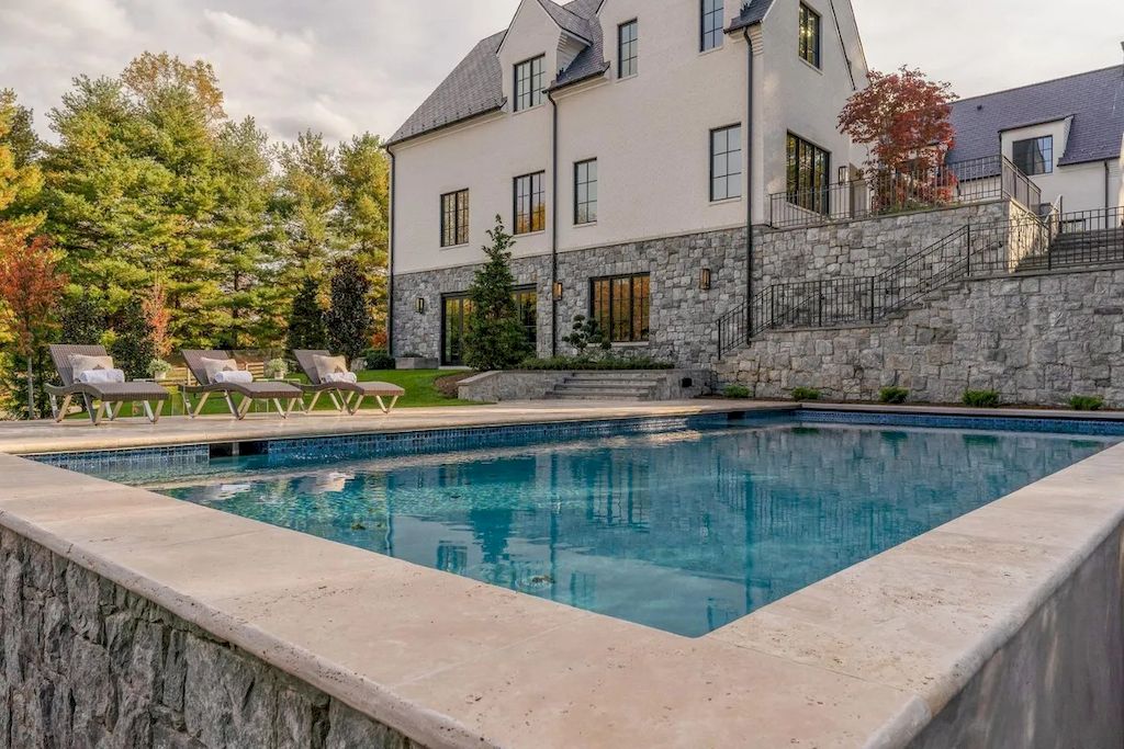 The Home in Virginia is a luxurious home ideally located with convenient access to Washington, DC. now available for sale. This home located at 1004 Dogue Hill Ln, Mc Lean, Virginia; offering 05 bedrooms and 08 bathrooms with 9,890 square feet of living spaces.