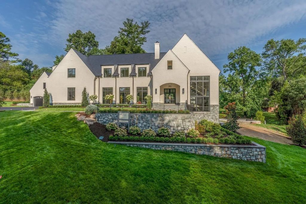 The Home in Virginia is a luxurious home ideally located with convenient access to Washington, DC. now available for sale. This home located at 1004 Dogue Hill Ln, Mc Lean, Virginia; offering 05 bedrooms and 08 bathrooms with 9,890 square feet of living spaces.